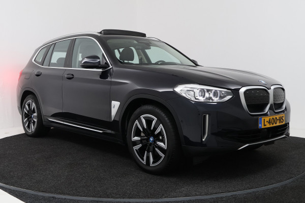 BMW iX3 Executive 80 kWh (PANORAMADAK, SFEERVERLICHTING, ADAPTIVE CRUISE, AUTOPILOT, STOELVERWARMING, 1e EIGENAAR)