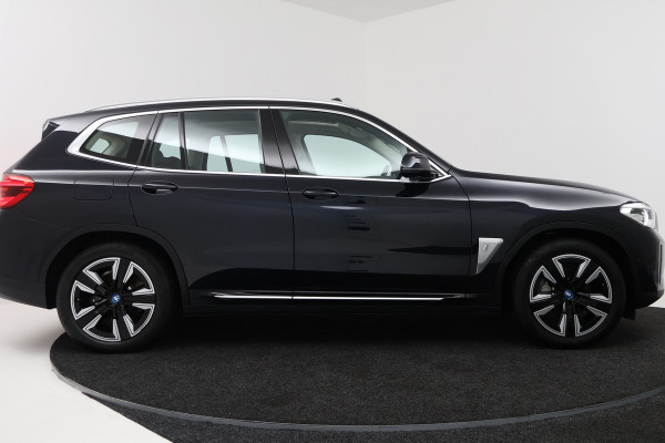 BMW iX3 Executive 80 kWh (PANORAMADAK, SFEERVERLICHTING, ADAPTIVE CRUISE, AUTOPILOT, STOELVERWARMING, 1e EIGENAAR)