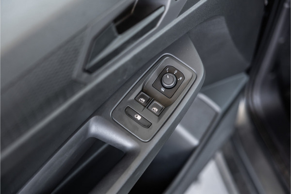 Volkswagen Caddy Cargo Maxi 2.0 TDI DSG | L+R Schuifdeur | Camera | CarPlay | Trekhaak | LED Koplampen | Stoelverwarming | MF Stuur | Betimmering | Nieuwe APK