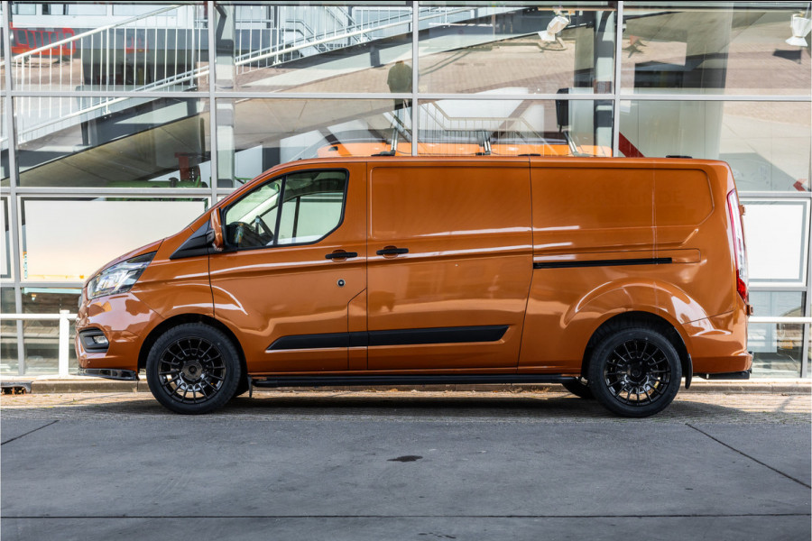 Ford Transit Custom 300 2.0 TDCI L2H1 | Raptor Edition | CarPlay | Camera | Trekhaak | PDC V+A | Nieuwe APK | Stoelverwarming | PDC V+A