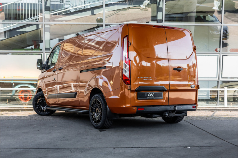 Ford Transit Custom 300 2.0 TDCI L2H1 | Raptor Edition | CarPlay | Camera | Trekhaak | PDC V+A | Nieuwe APK | Stoelverwarming | PDC V+A