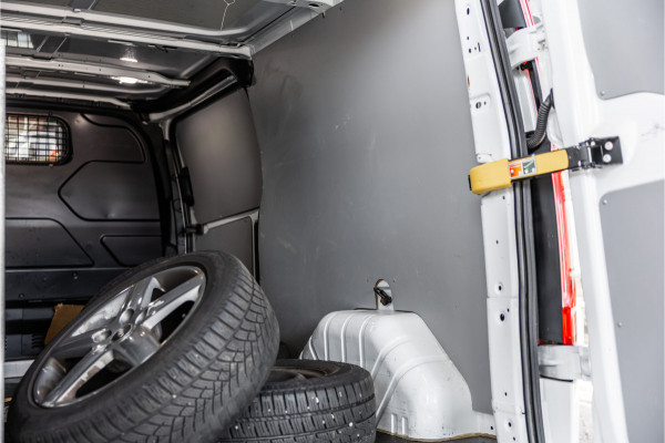 Ford Transit Custom 300 2.0 TDCI L2H1 | Raptor Edition | CarPlay | Camera | Trekhaak | PDC V+A | Nieuwe APK | Stoelverwarming | PDC V+A