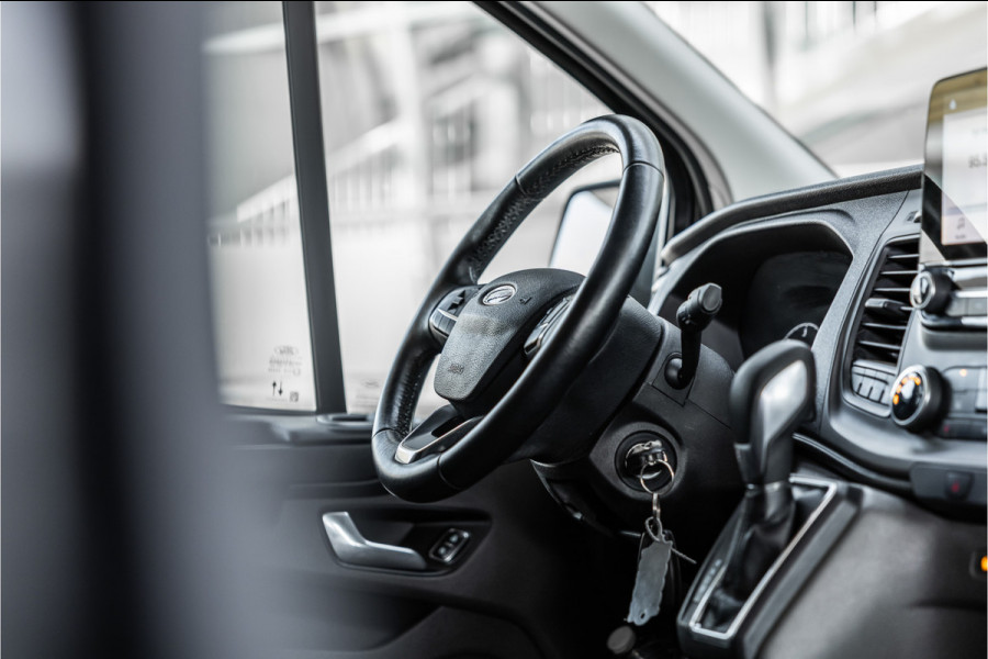 Ford Transit Custom 300 2.0 TDCI L2H1 | Raptor Edition | Camera | CarPlay | Trekhaak | Stoelverwarming | Lane Assist | PDC V+A | Nieuwe APK