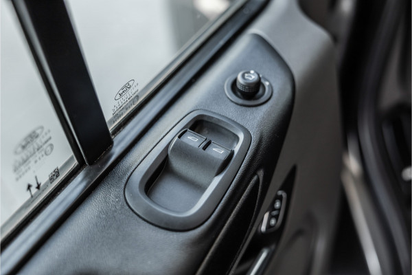 Ford Transit Custom 300 2.0 TDCI L2H1 | Raptor Edition | Camera | CarPlay | Trekhaak | Stoelverwarming | Lane Assist | PDC V+A | Nieuwe APK