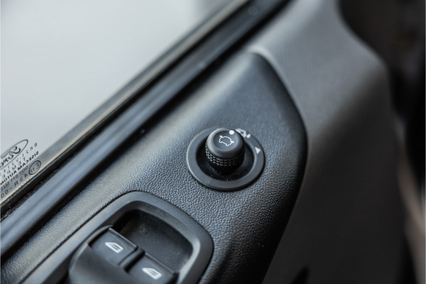 Ford Transit Custom 300 2.0 TDCI L2H1 | Raptor Edition | Camera | CarPlay | Trekhaak | Stoelverwarming | Lane Assist | PDC V+A | Nieuwe APK
