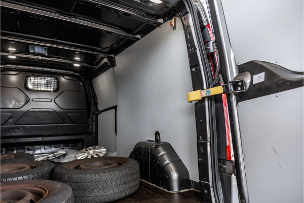 Ford Transit Custom 300 2.0 TDCI L2H1 | Raptor Edition | Camera | CarPlay | Trekhaak | Stoelverwarming | Lane Assist | PDC V+A | Nieuwe APK