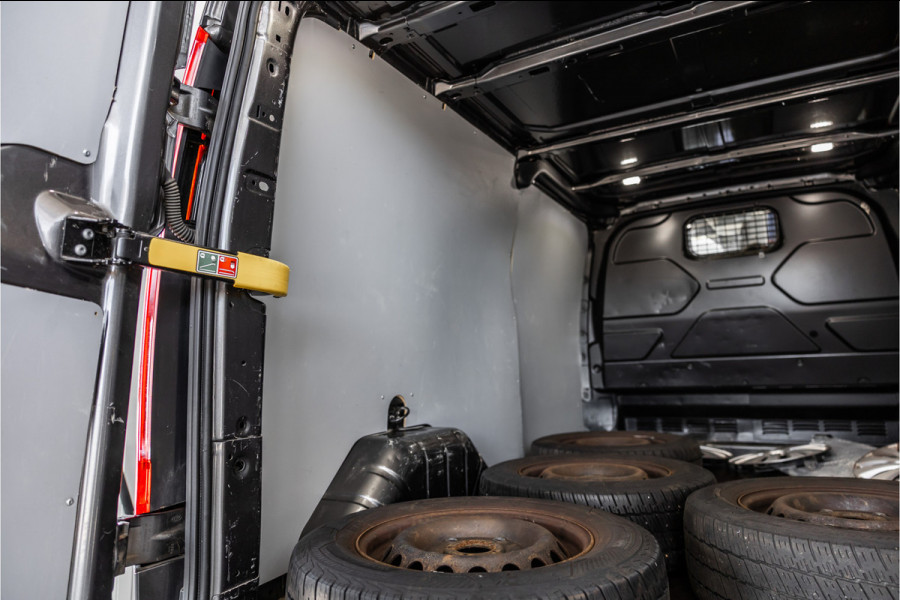 Ford Transit Custom 300 2.0 TDCI L2H1 | Raptor Edition | Camera | CarPlay | Trekhaak | Stoelverwarming | Lane Assist | PDC V+A | Nieuwe APK