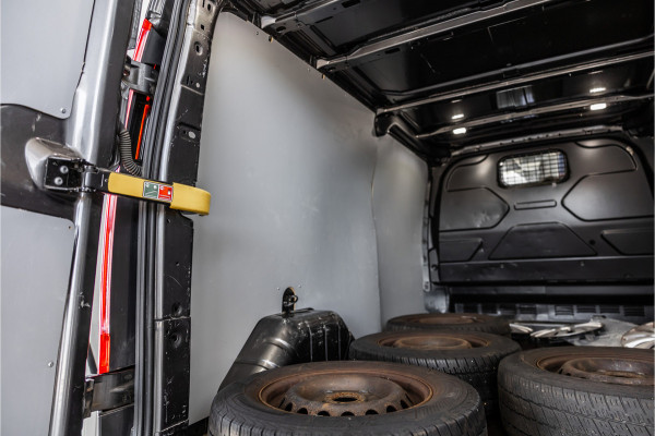Ford Transit Custom 300 2.0 TDCI L2H1 | Raptor Edition | Camera | CarPlay | Trekhaak | Stoelverwarming | Lane Assist | PDC V+A | Nieuwe APK