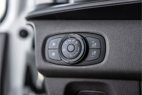 Ford Transit Custom 300 2.0 TDCI L2H1 | Raptor Edition | L+R Schuideur | CarPlay | Camera | Stoelverwarming | Trekhaak | PDC V+A | Betimmering | Nieuwe APK