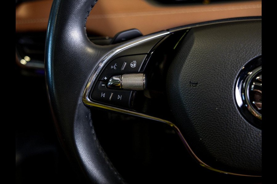 Škoda ENYAQ iV 80 204pk / Trekhaak / Dodehoekdetectie / Panorama dak / Adaptieve cruise control / Achteruitrijcamera / Apple carplay / Navigatie /