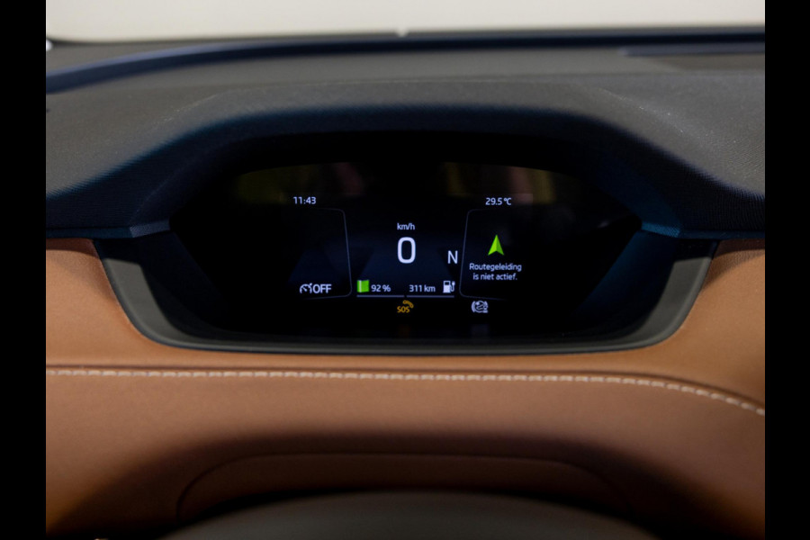 Škoda ENYAQ iV 80 204pk / Trekhaak / Dodehoekdetectie / Panorama dak / Adaptieve cruise control / Achteruitrijcamera / Apple carplay / Navigatie /