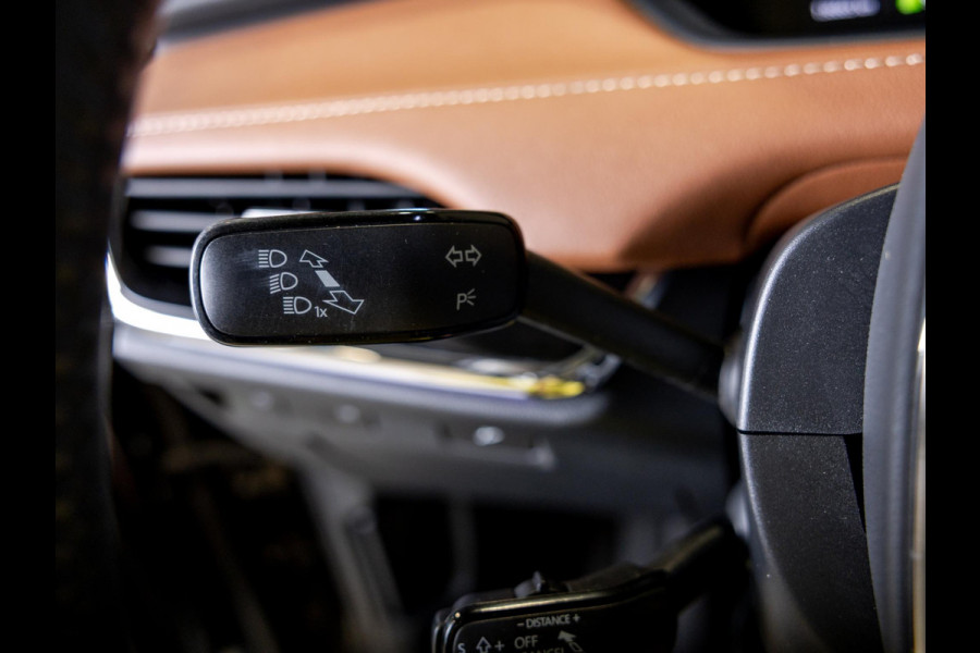 Škoda ENYAQ iV 80 204pk / Trekhaak / Dodehoekdetectie / Panorama dak / Adaptieve cruise control / Achteruitrijcamera / Apple carplay / Navigatie /