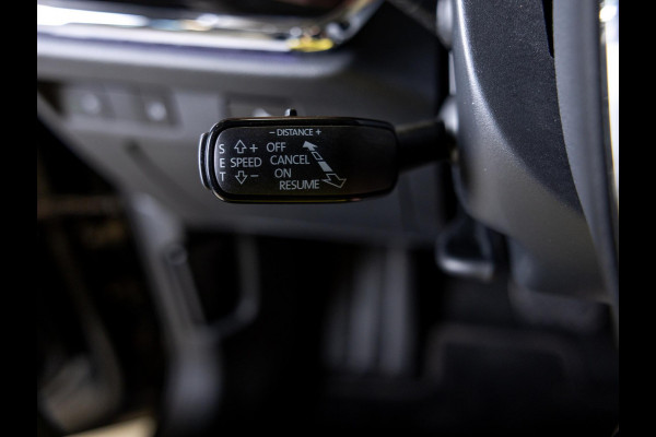 Škoda ENYAQ iV 80 204pk / Trekhaak / Dodehoekdetectie / Panorama dak / Adaptieve cruise control / Achteruitrijcamera / Apple carplay / Navigatie /