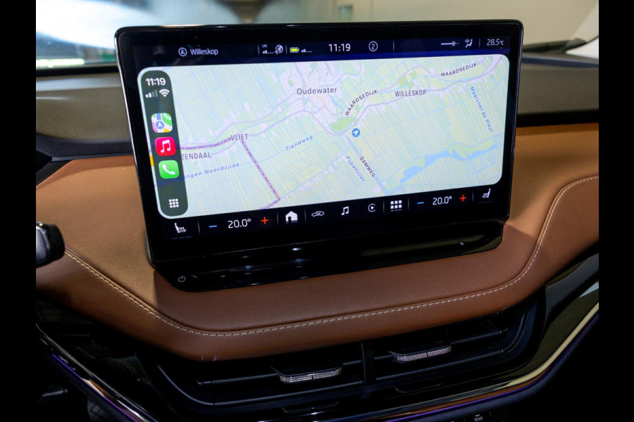 Škoda ENYAQ iV 80 204pk / Trekhaak / Dodehoekdetectie / Panorama dak / Adaptieve cruise control / Achteruitrijcamera / Apple carplay / Navigatie /