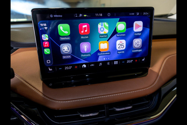 Škoda ENYAQ iV 80 204pk / Trekhaak / Dodehoekdetectie / Panorama dak / Adaptieve cruise control / Achteruitrijcamera / Apple carplay / Navigatie /