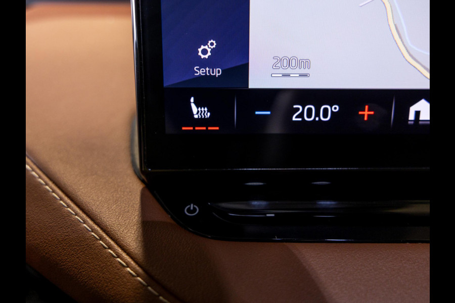 Škoda ENYAQ iV 80 204pk / Trekhaak / Dodehoekdetectie / Panorama dak / Adaptieve cruise control / Achteruitrijcamera / Apple carplay / Navigatie /