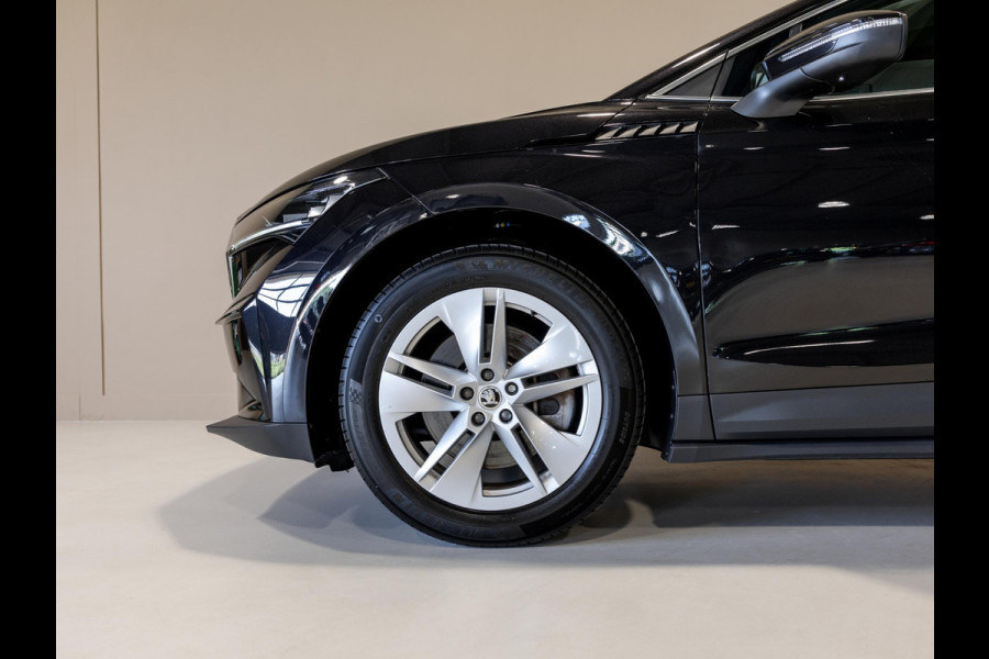 Škoda ENYAQ iV 80 204pk / Trekhaak / Dodehoekdetectie / Panorama dak / Adaptieve cruise control / Achteruitrijcamera / Apple carplay / Navigatie /