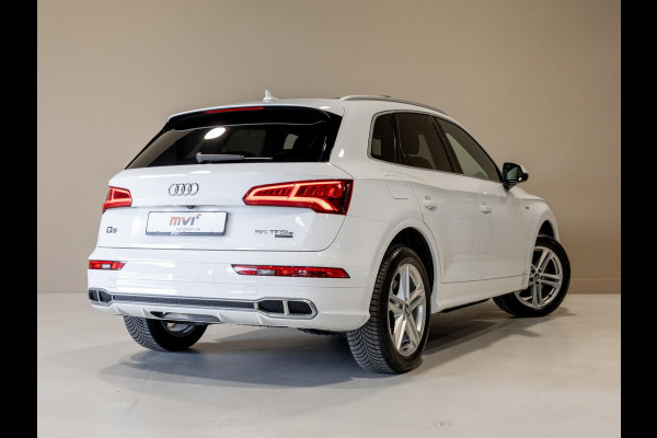 Audi Q5 55 TFSI e quattro Competition 367pk / Panorama dak / Adaptieve cruise control / Navigatie / Achteruitrijcamera / Apple carplay /
