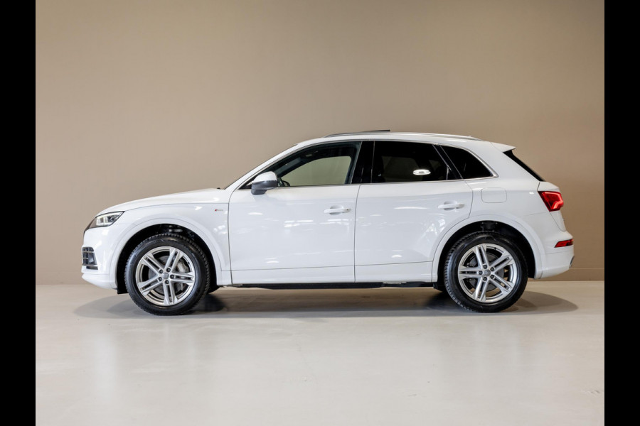 Audi Q5 55 TFSI e quattro Competition 367pk / Panorama dak / Adaptieve cruise control / Navigatie / Achteruitrijcamera / Apple carplay /
