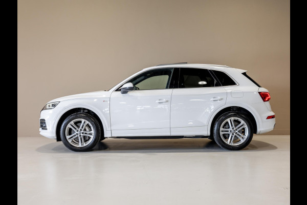 Audi Q5 55 TFSI e quattro Competition 367pk / Panorama dak / Adaptieve cruise control / Navigatie / Achteruitrijcamera / Apple carplay /
