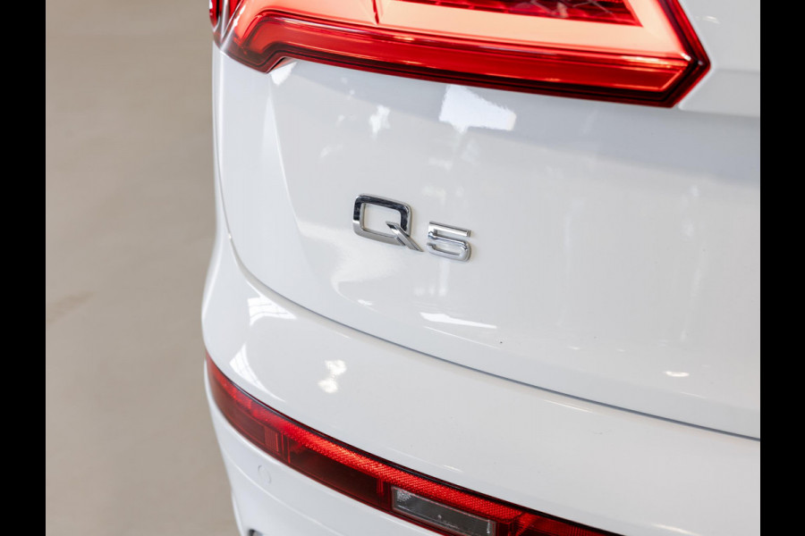 Audi Q5 55 TFSI e quattro Competition 367pk / Panorama dak / Adaptieve cruise control / Navigatie / Achteruitrijcamera / Apple carplay /