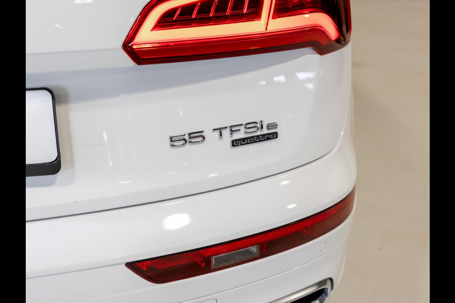 Audi Q5 55 TFSI e quattro Competition 367pk / Panorama dak / Adaptieve cruise control / Navigatie / Achteruitrijcamera / Apple carplay /