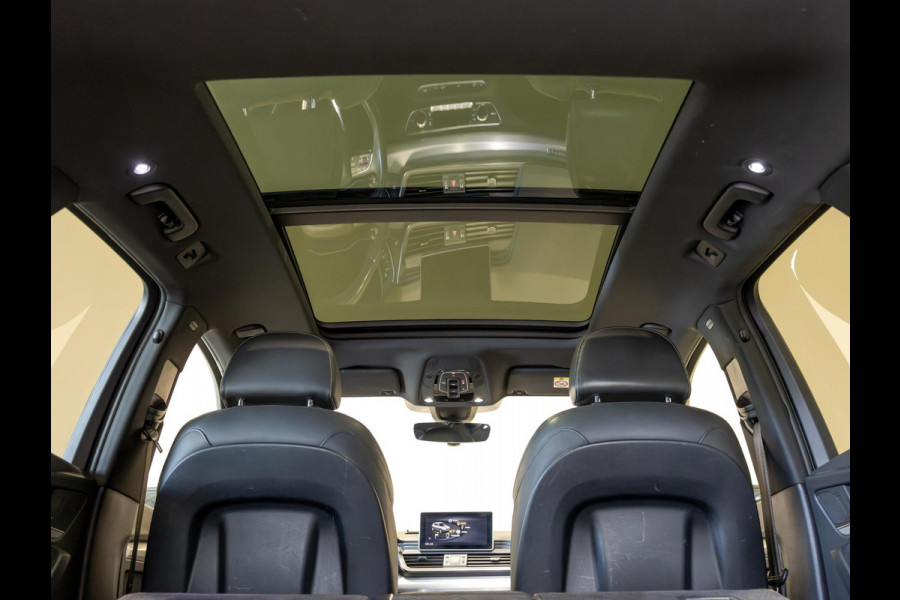 Audi Q5 55 TFSI e quattro Competition 367pk / Panorama dak / Adaptieve cruise control / Navigatie / Achteruitrijcamera / Apple carplay /