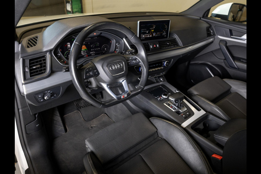 Audi Q5 55 TFSI e quattro Competition 367pk / Panorama dak / Adaptieve cruise control / Navigatie / Achteruitrijcamera / Apple carplay /