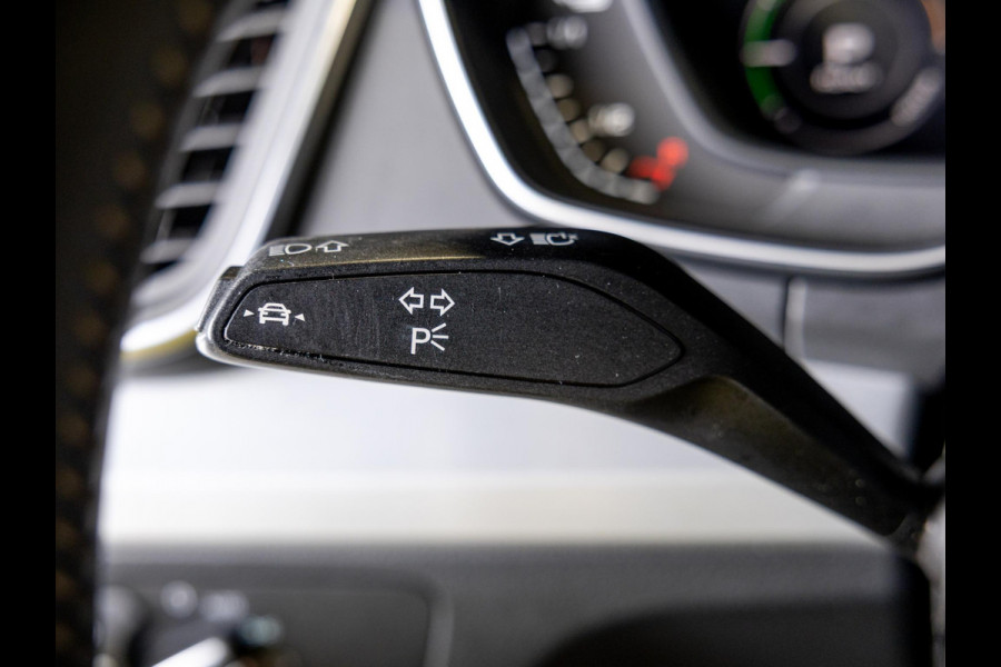 Audi Q5 55 TFSI e quattro Competition 367pk / Panorama dak / Adaptieve cruise control / Navigatie / Achteruitrijcamera / Apple carplay /