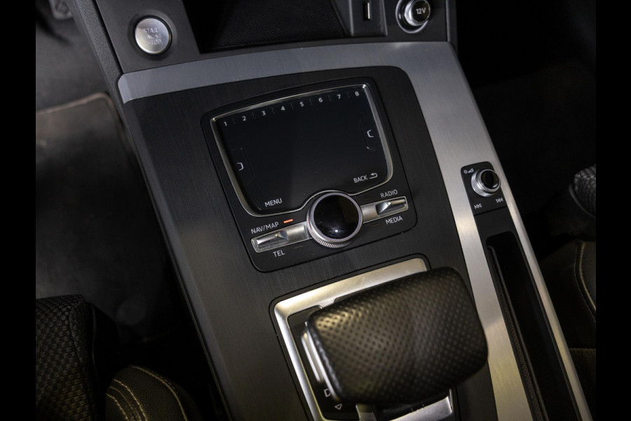 Audi Q5 55 TFSI e quattro Competition 367pk / Panorama dak / Adaptieve cruise control / Navigatie / Achteruitrijcamera / Apple carplay /