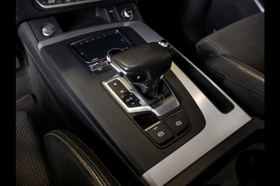 Audi Q5 55 TFSI e quattro Competition 367pk / Panorama dak / Adaptieve cruise control / Navigatie / Achteruitrijcamera / Apple carplay /