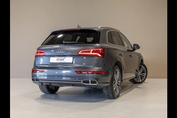 Audi Q5 55 TFSI e quattro Competition 367pk / Panorama dak / Adaptieve cruise control / Stoelverwarming / Dodehoekdetectie / Achtertuitrijcamera / Apple carplay /