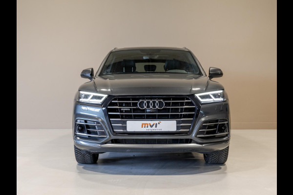 Audi Q5 55 TFSI e quattro Competition 367pk / Panorama dak / Adaptieve cruise control / Stoelverwarming / Dodehoekdetectie / Achtertuitrijcamera / Apple carplay /