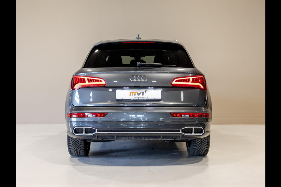Audi Q5 55 TFSI e quattro Competition 367pk / Panorama dak / Adaptieve cruise control / Stoelverwarming / Dodehoekdetectie / Achtertuitrijcamera / Apple carplay /