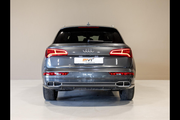 Audi Q5 55 TFSI e quattro Competition 367pk / Panorama dak / Adaptieve cruise control / Stoelverwarming / Dodehoekdetectie / Achtertuitrijcamera / Apple carplay /