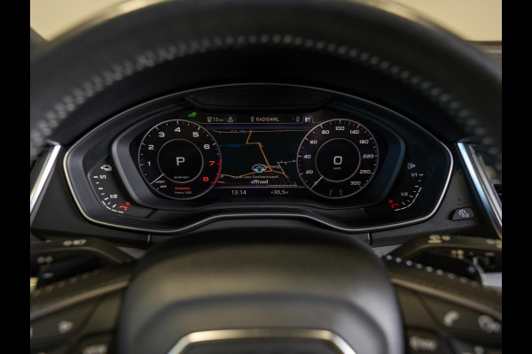 Audi Q5 55 TFSI e quattro Competition 367pk / Panorama dak / Adaptieve cruise control / Stoelverwarming / Dodehoekdetectie / Achtertuitrijcamera / Apple carplay /