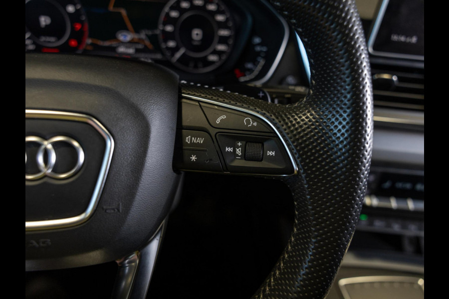 Audi Q5 55 TFSI e quattro Competition 367pk / Panorama dak / Adaptieve cruise control / Stoelverwarming / Dodehoekdetectie / Achtertuitrijcamera / Apple carplay /