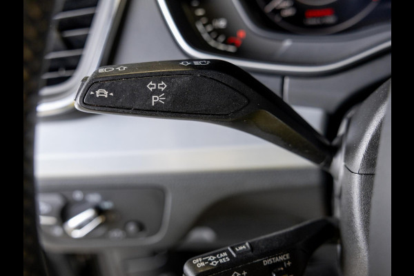 Audi Q5 55 TFSI e quattro Competition 367pk / Panorama dak / Adaptieve cruise control / Stoelverwarming / Dodehoekdetectie / Achtertuitrijcamera / Apple carplay /