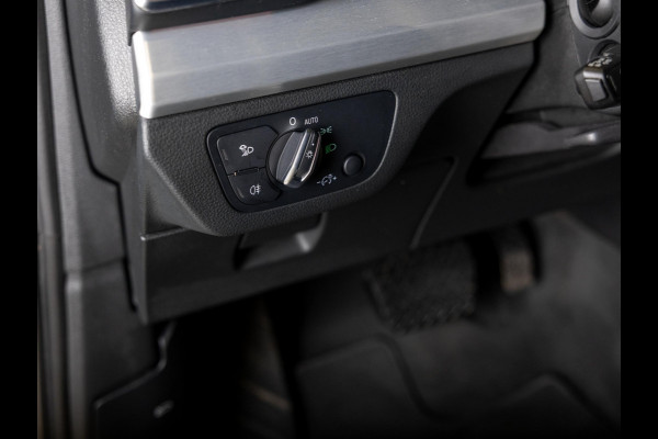 Audi Q5 55 TFSI e quattro Competition 367pk / Panorama dak / Adaptieve cruise control / Stoelverwarming / Dodehoekdetectie / Achtertuitrijcamera / Apple carplay /