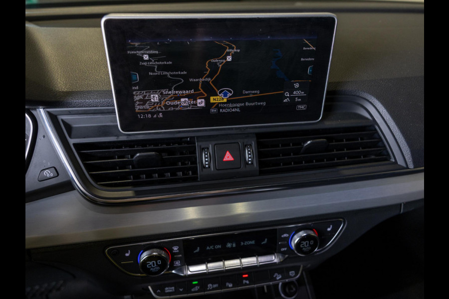 Audi Q5 55 TFSI e quattro Competition 367pk / Panorama dak / Adaptieve cruise control / Stoelverwarming / Dodehoekdetectie / Achtertuitrijcamera / Apple carplay /