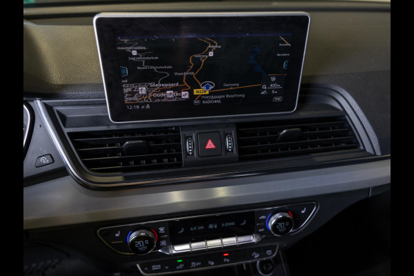 Audi Q5 55 TFSI e quattro Competition 367pk / Panorama dak / Adaptieve cruise control / Stoelverwarming / Dodehoekdetectie / Achtertuitrijcamera / Apple carplay /