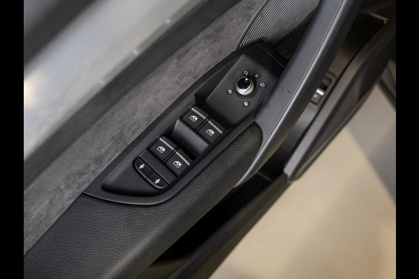 Audi Q5 55 TFSI e quattro Competition 367pk / Panorama dak / Adaptieve cruise control / Stoelverwarming / Dodehoekdetectie / Achtertuitrijcamera / Apple carplay /