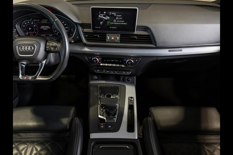 Audi Q5 55 TFSI e quattro Competition 367pk / Panorama dak / Adaptieve cruise control / Stoelverwarming / Dodehoekdetectie / Achtertuitrijcamera / Apple carplay /