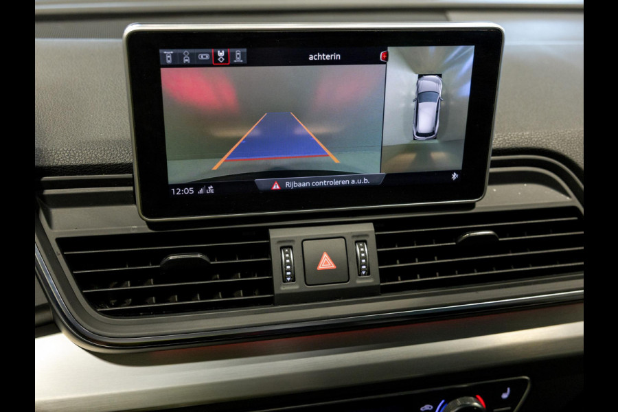 Audi Q5 55 TFSI e quattro Competition 367pk / Panorama dak / Adaptieve cruise control / Stoelverwarming / Dodehoekdetectie / Achtertuitrijcamera / Apple carplay /