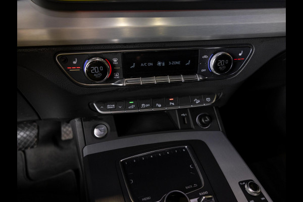Audi Q5 55 TFSI e quattro Competition 367pk / Panorama dak / Adaptieve cruise control / Stoelverwarming / Dodehoekdetectie / Achtertuitrijcamera / Apple carplay /