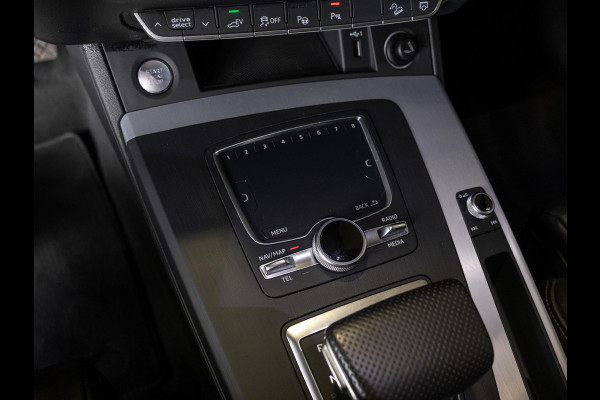 Audi Q5 55 TFSI e quattro Competition 367pk / Panorama dak / Adaptieve cruise control / Stoelverwarming / Dodehoekdetectie / Achtertuitrijcamera / Apple carplay /