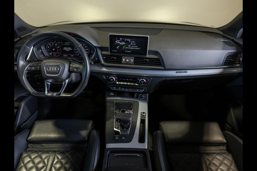 Audi Q5 55 TFSI e quattro Competition 367pk / Panorama dak / Adaptieve cruise control / Stoelverwarming / Dodehoekdetectie / Achtertuitrijcamera / Apple carplay /