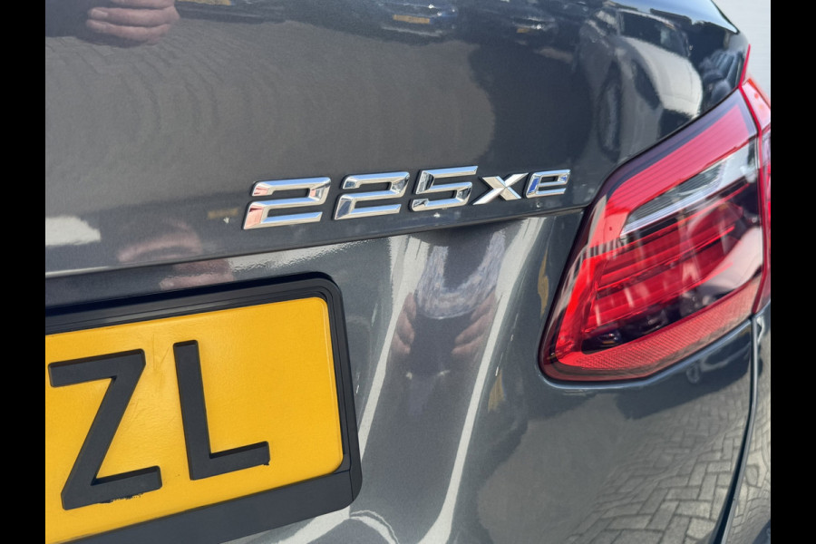 BMW 2 Serie Active Tourer 225xe iPerformance High Executive Camera Panodak Clima Stoelverw All-Season