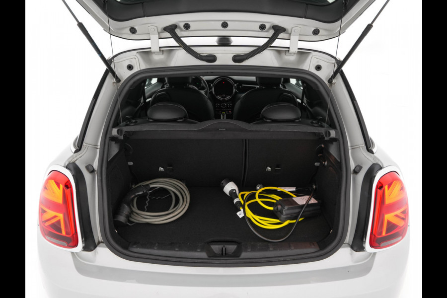 MINI Electric MINI Yours 33 kWh [3-Fase-11kW] {SoH-95%} (INCL-BTW) Aut. *HEATPUMP | LEATHER | HARMAN/KARDON | DIGI-COCKPIT | HEAD-UP | FULL-LED | NAVI-FULLMAP | HEATED-SPORTSEATS | DAB | CRUISE | KEYLESS | AMBIENTLIGHT | PRIVACY-GLASS | 17"ALU*
