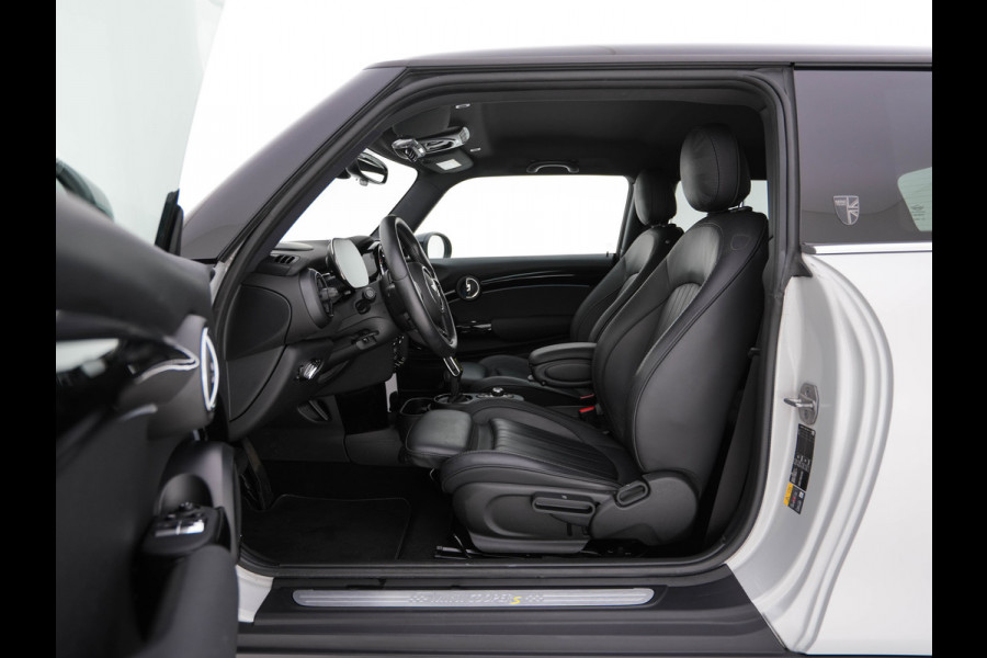 MINI Electric MINI Yours 33 kWh [3-Fase-11kW] {SoH-95%} (INCL-BTW) Aut. *HEATPUMP | LEATHER | HARMAN/KARDON | DIGI-COCKPIT | HEAD-UP | FULL-LED | NAVI-FULLMAP | HEATED-SPORTSEATS | DAB | CRUISE | KEYLESS | AMBIENTLIGHT | PRIVACY-GLASS | 17"ALU*